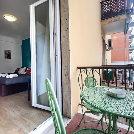 Pop Duplex Apartment *
